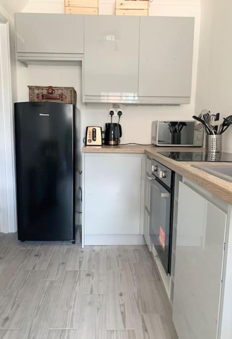May Cottage - Heart Of Vibrant Village & 10 Mins Walk To Beach Milford on Sea Exterior foto
